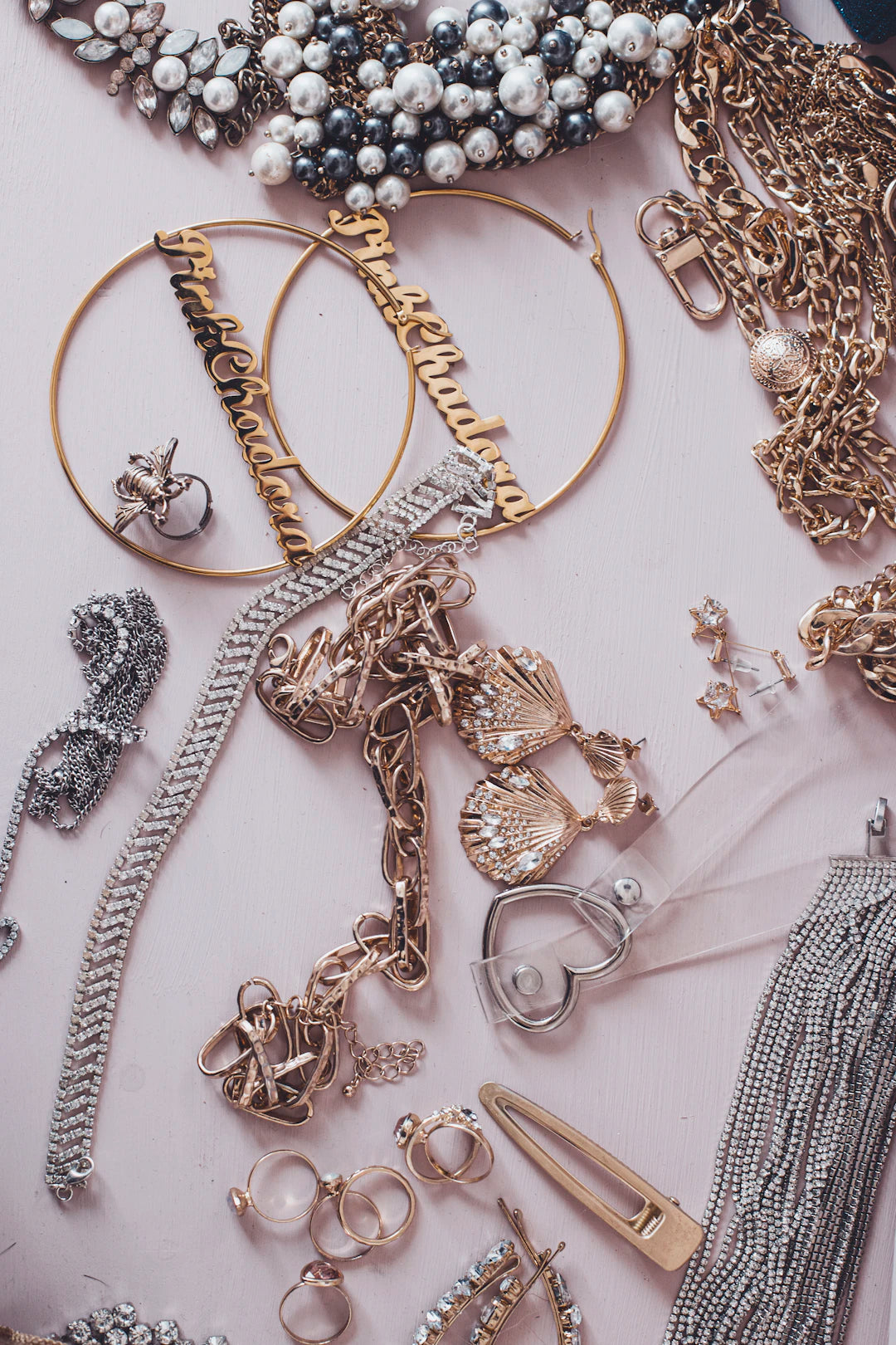 Minimalisme versus maximalisme in mode-accessoires