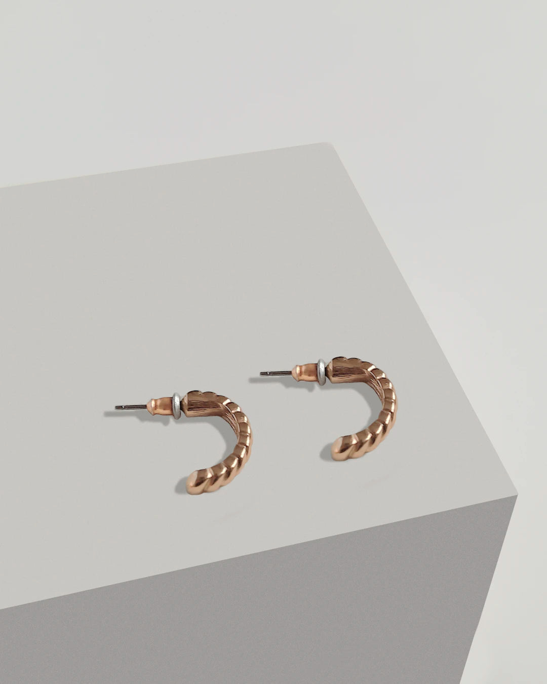 Minimalistische Sieraden voor een Strakke, Tijdloze Look
