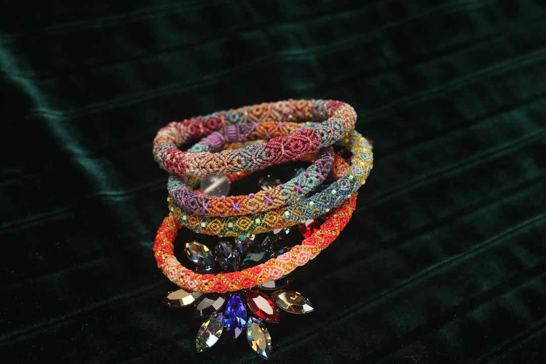 Kleurrijke Armbanden voor een Verfijnde Feestelijke Look