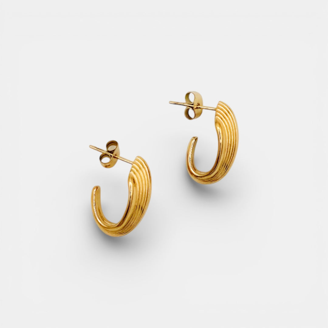 Trendy Schelp Hoop Oorbellen – 18k Verguld